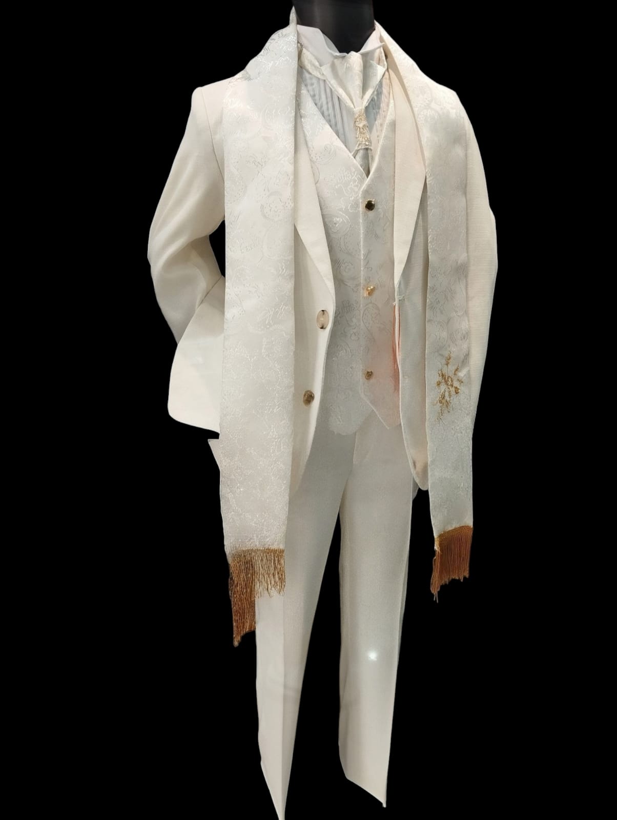traje completo con estola y corbatin$ 2500 - luis vasan